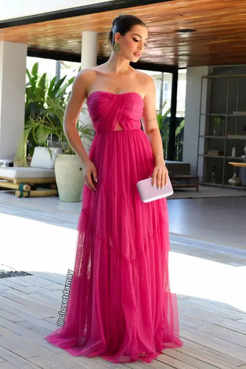 Look com vestido pink e clutch lavanda
