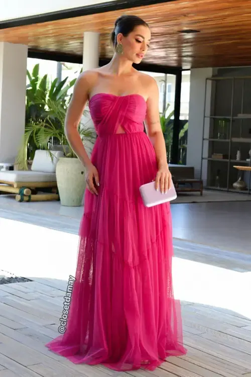 Look com vestido pink e clutch lavanda