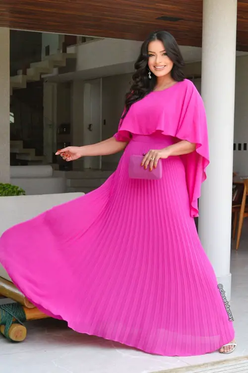 Look com vestido rosa pink e clutch pink
