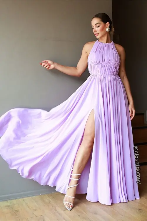 Vestido longo lilás em malha com fenda