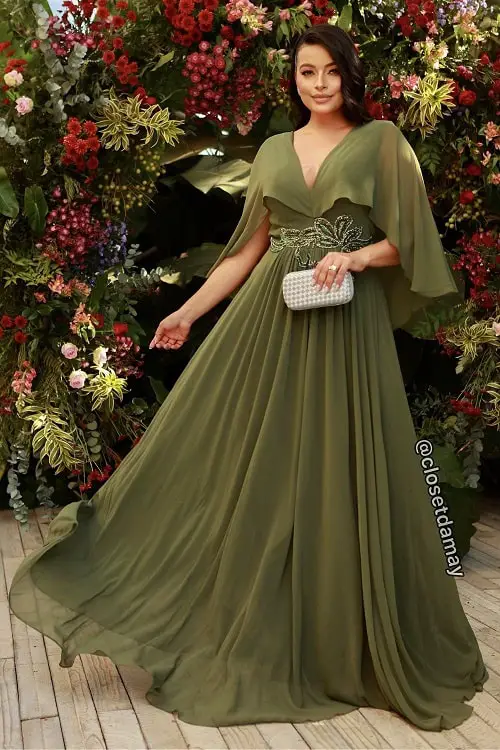 Vestido verde oliva em tule com bordado em pedraria