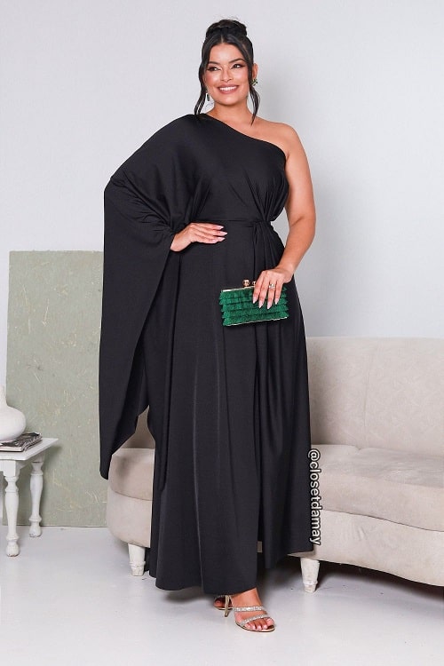 Vestido de festa preto com bolsa clutch verde esmeralda