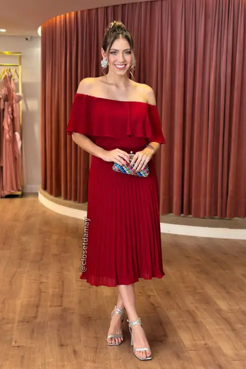 Vestido marsala com clutch colorida
