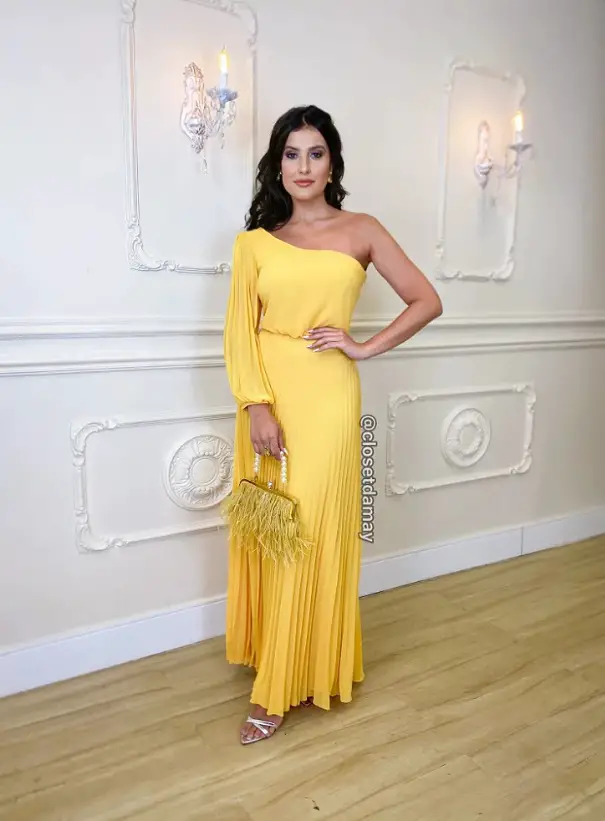 Vestido amarelo com clutch amarela