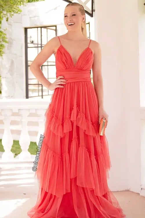 Vestido coral com clutch laranja
