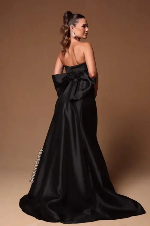 Vestido com laço nas costas