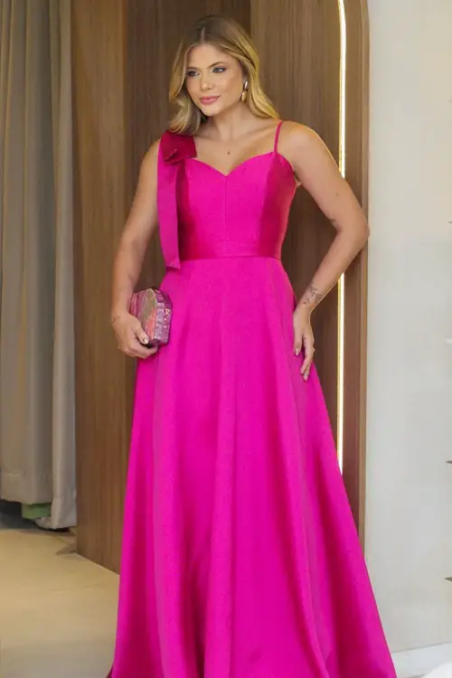Vestido com laço no ombro