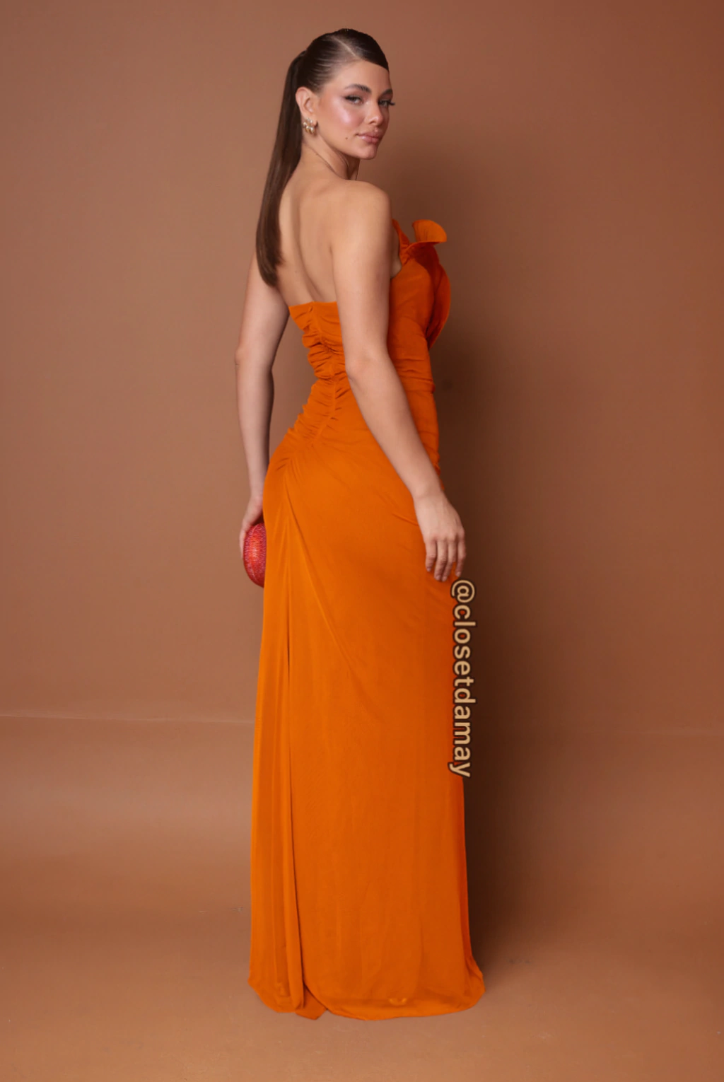 Penteado rabo de cavalo com risca lateral