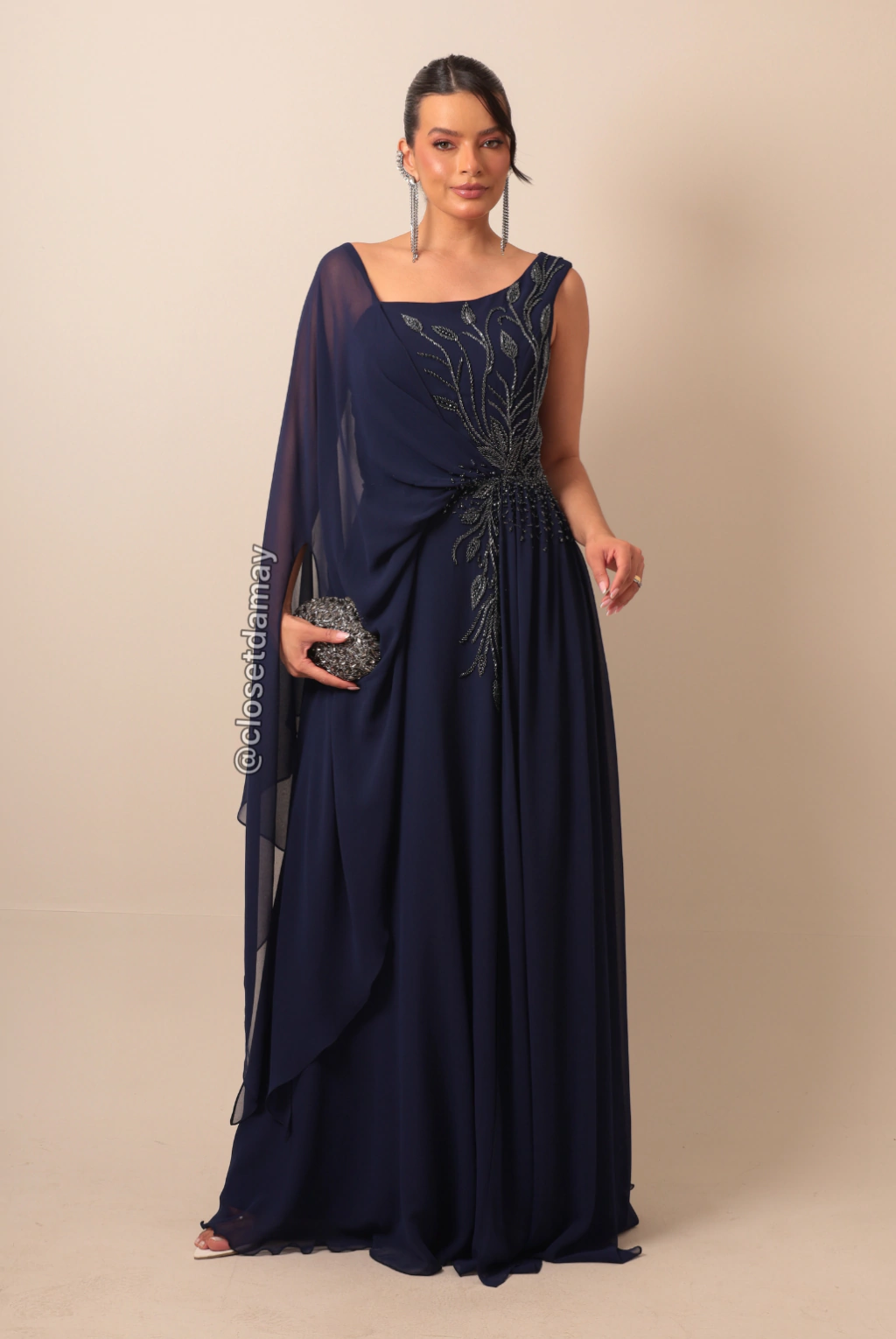 Look com vestido azul marinho