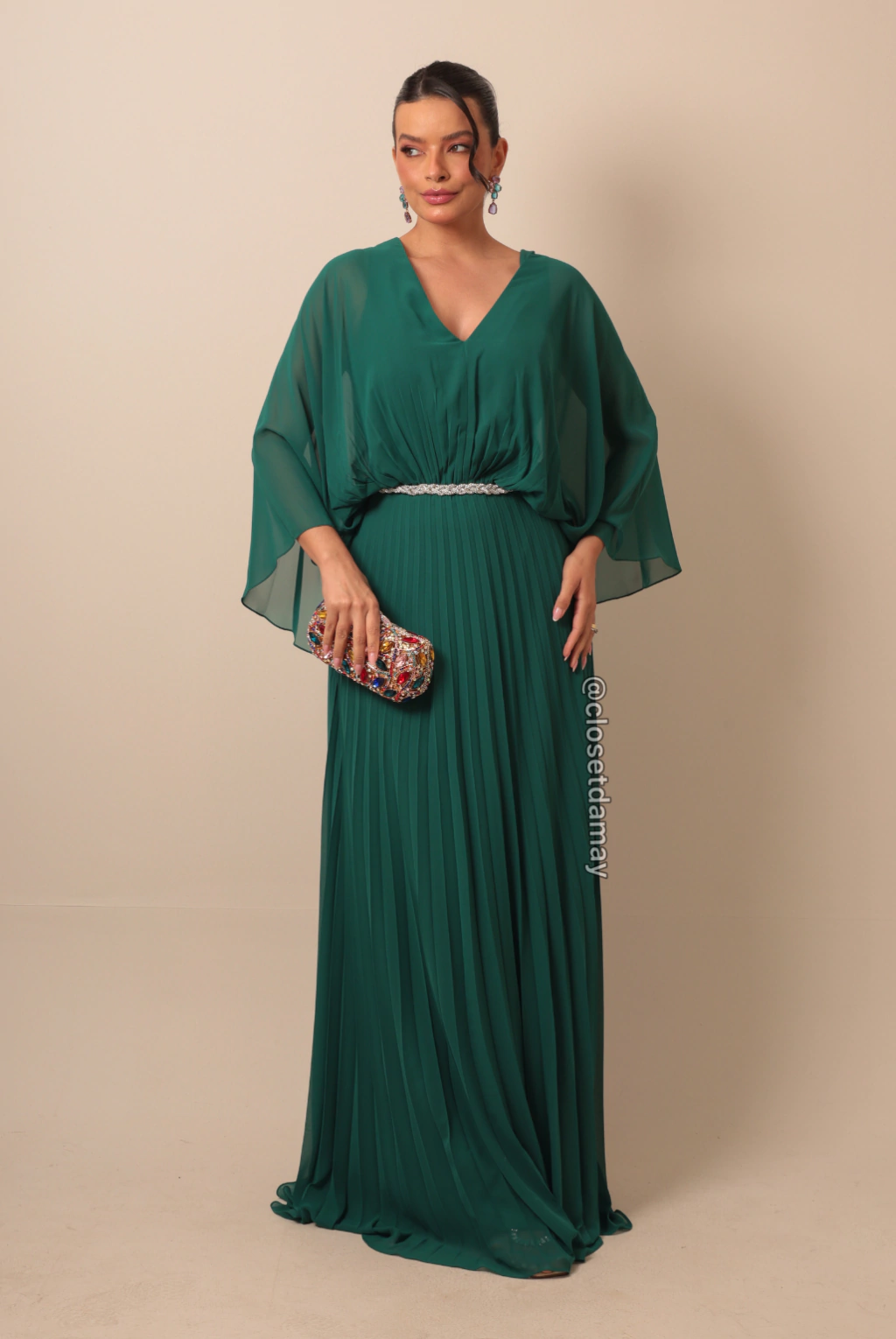 Look com vestido verde esmeralda