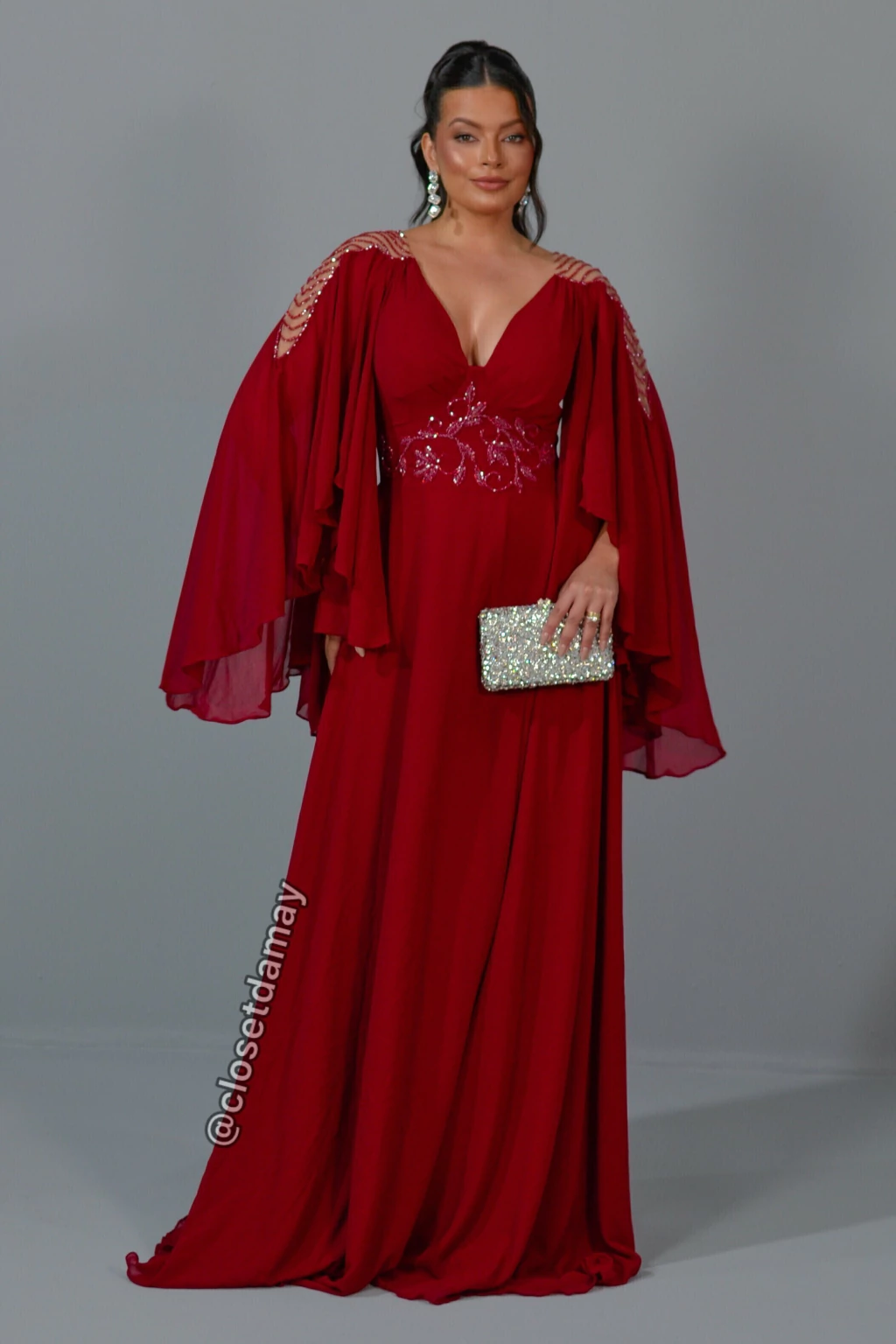 Look com vestido vermelho